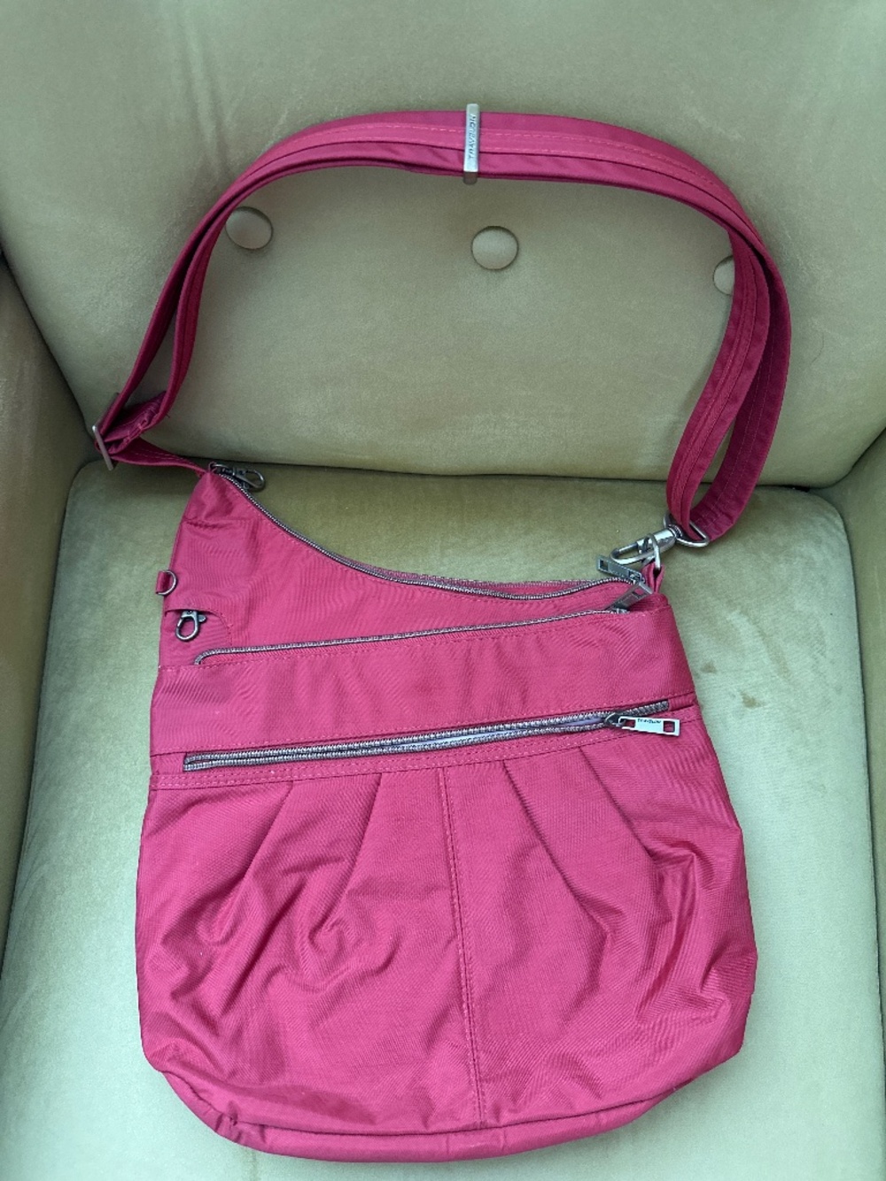 TRAVELON Anti-Theft Signature 3 Compartment Crossbody in Cayenne